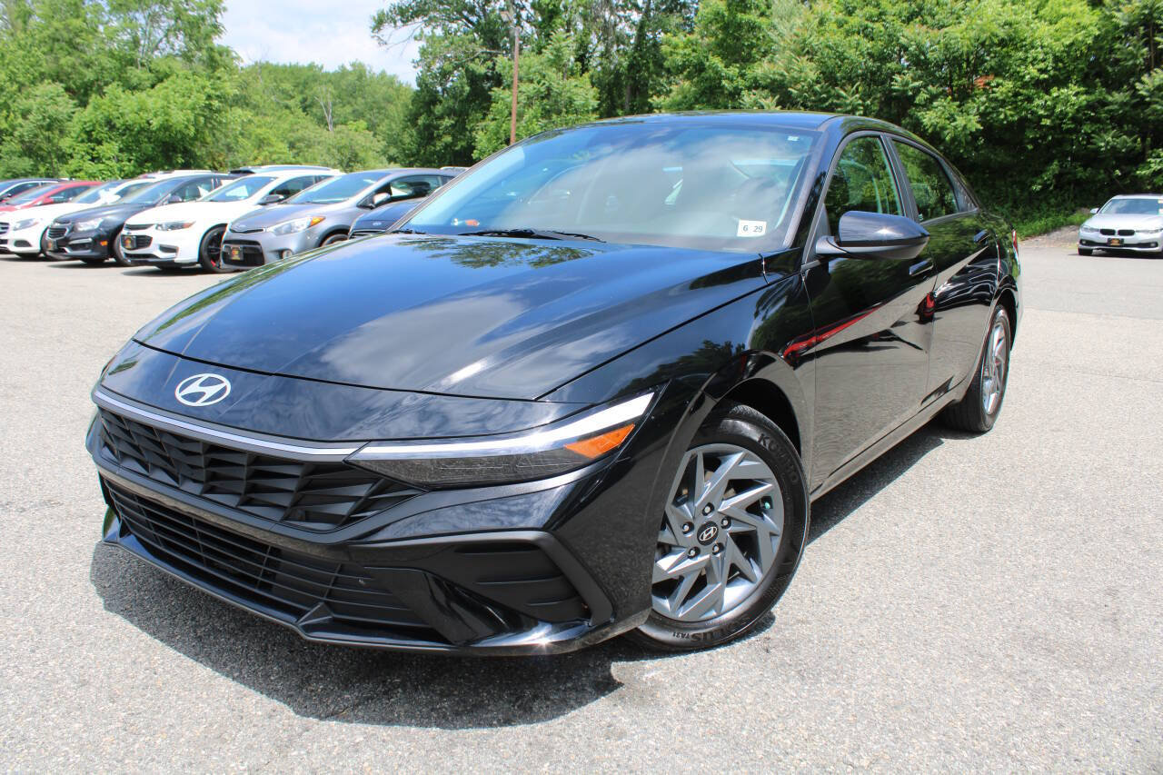 Used 2024 Hyundai Elantra SEL FWD image 1