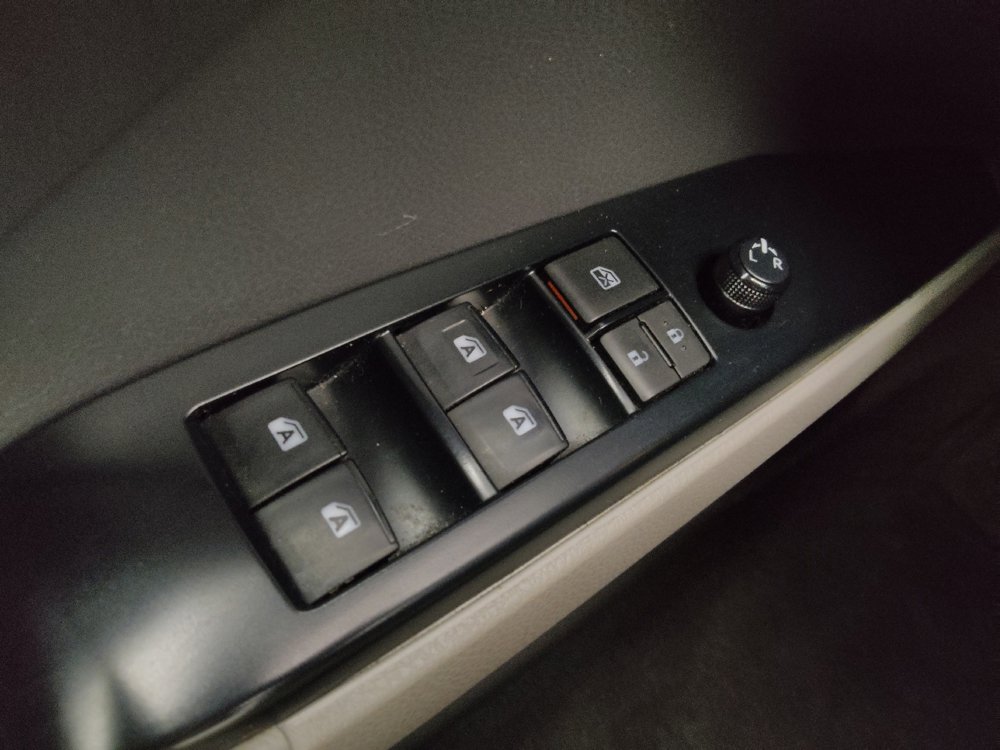 Used 2018 Toyota Camry LE w/ Convenience Package FWD image 27