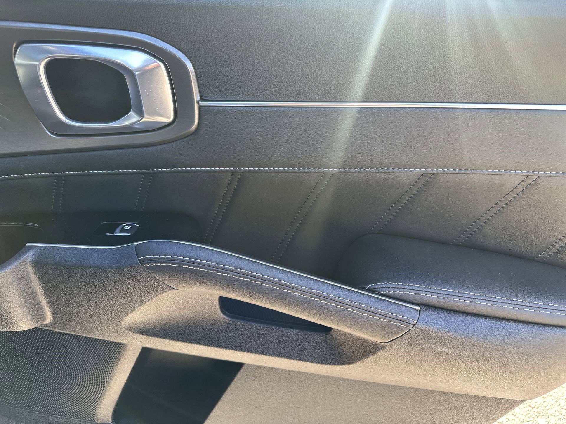 Used 2022 Kia Sorento SX image 28