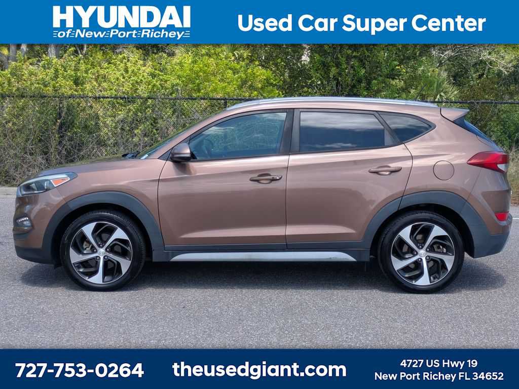 Used 2017 Hyundai Tucson Sport FWD image 2