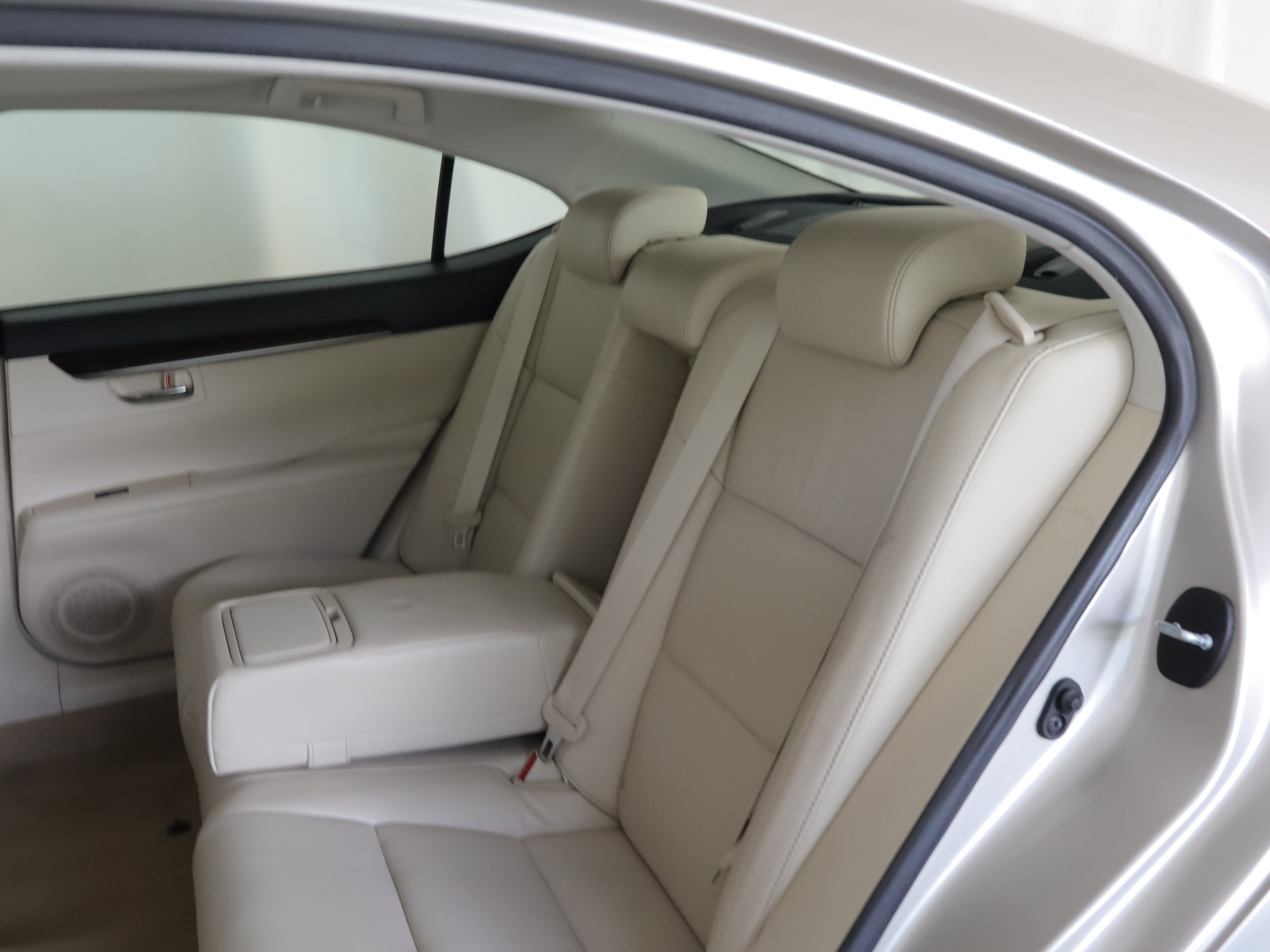 Used 2013 Lexus ES 350 w/ Luxury Pkg FWD image 9