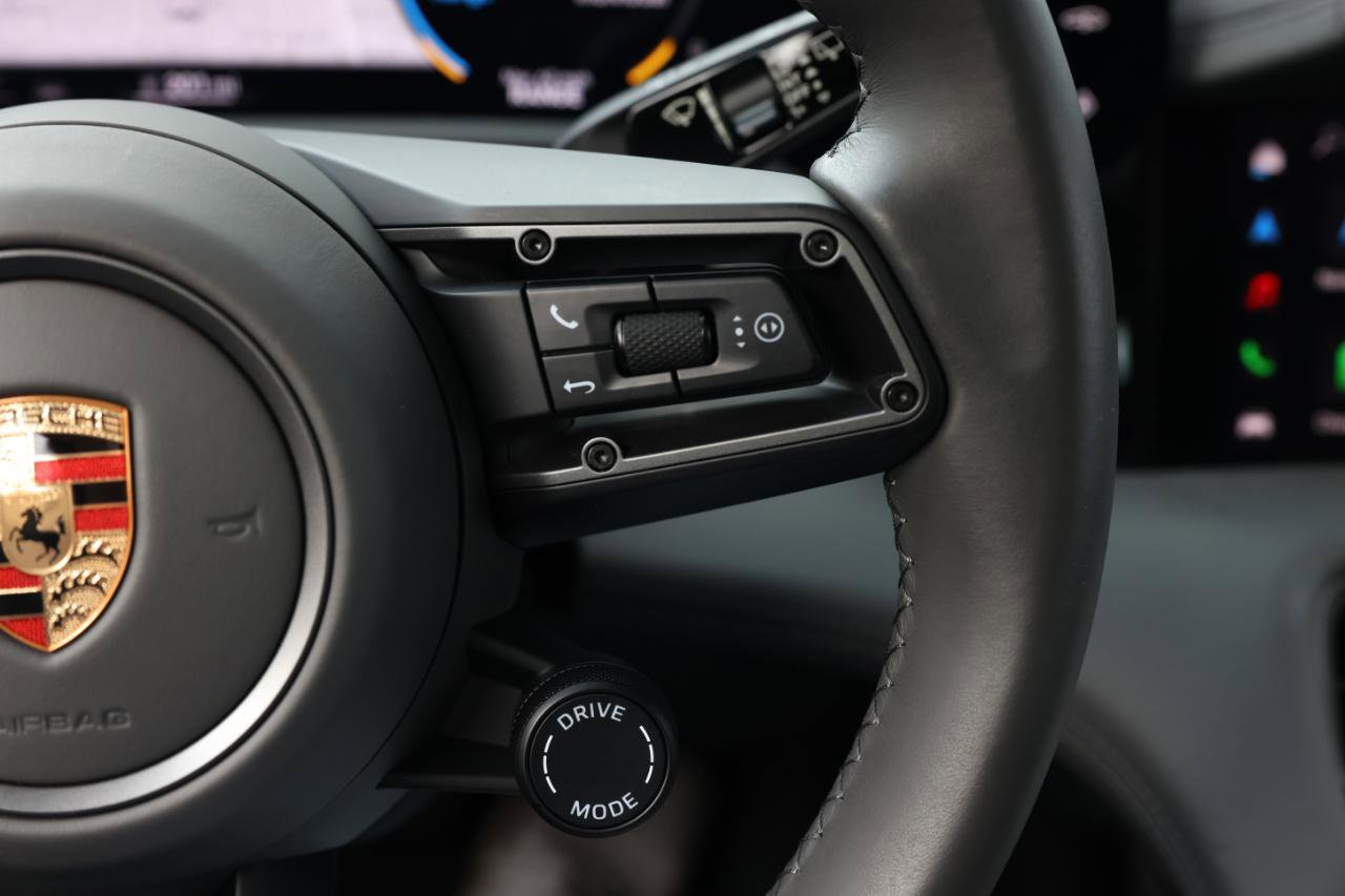Used 2023 Porsche Taycan 4S image 31