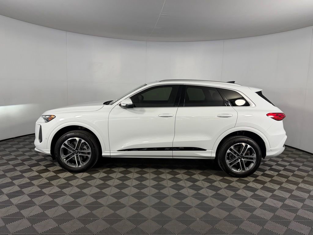 Used 2025 Audi Q5 Premium w/ Convenience Package image 10