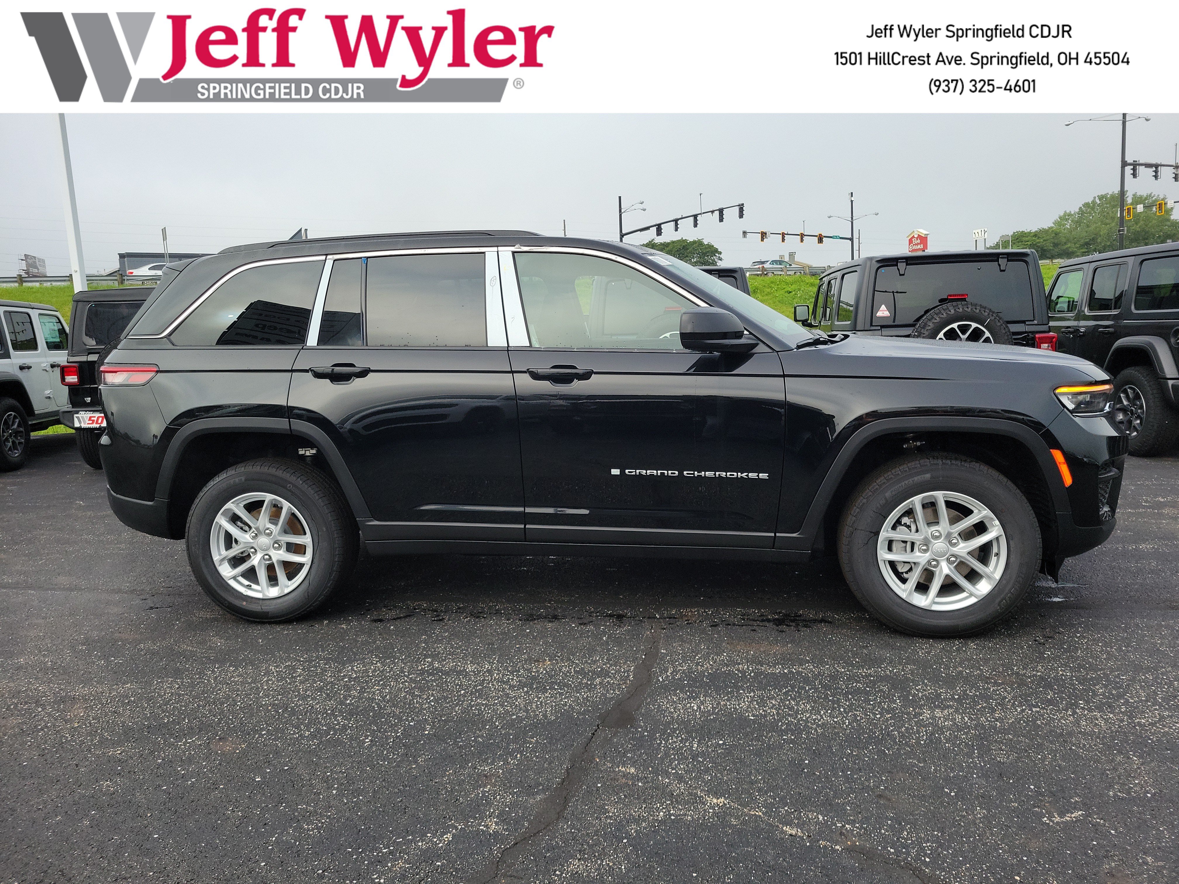 New 2026 Jeep Grand Cherokee Laredo X AWD/4WD image 3