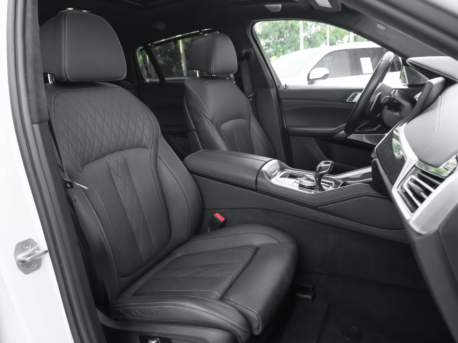 Used 2023 BMW X6 M50i w/ Executive Package AWD/4WD image 11