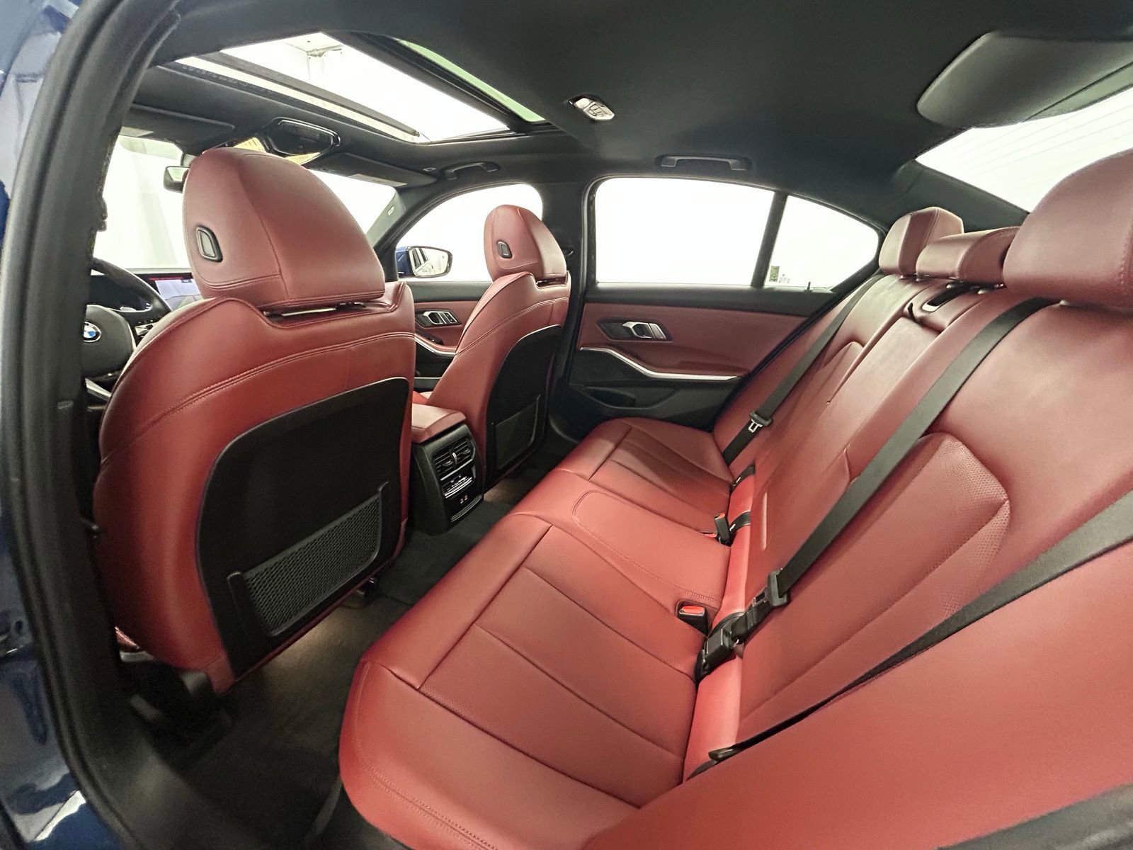 Used 2023 BMW 330i xDrive Sedan w/ Premium Package image 34