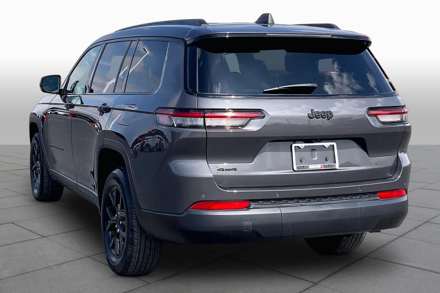 Used 2025 Jeep Grand Cherokee L Laredo AWD/4WD image 12