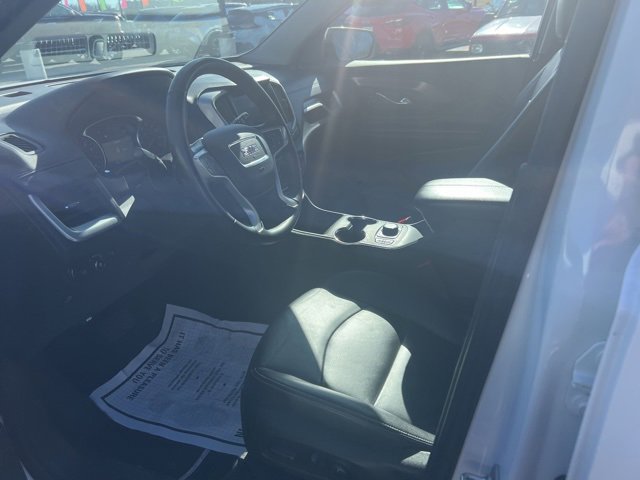 Used 2024 GMC Terrain SLT image 9