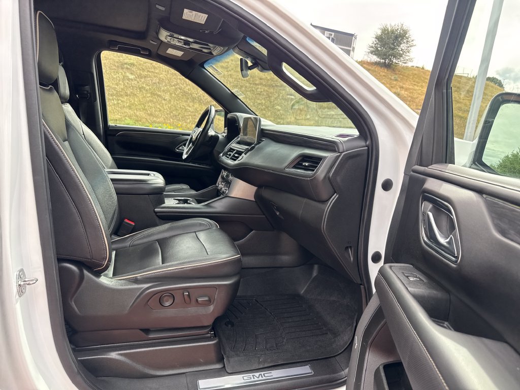Used 2022 GMC Yukon XL SLT w/ SLT Premium Package AWD/4WD image 31
