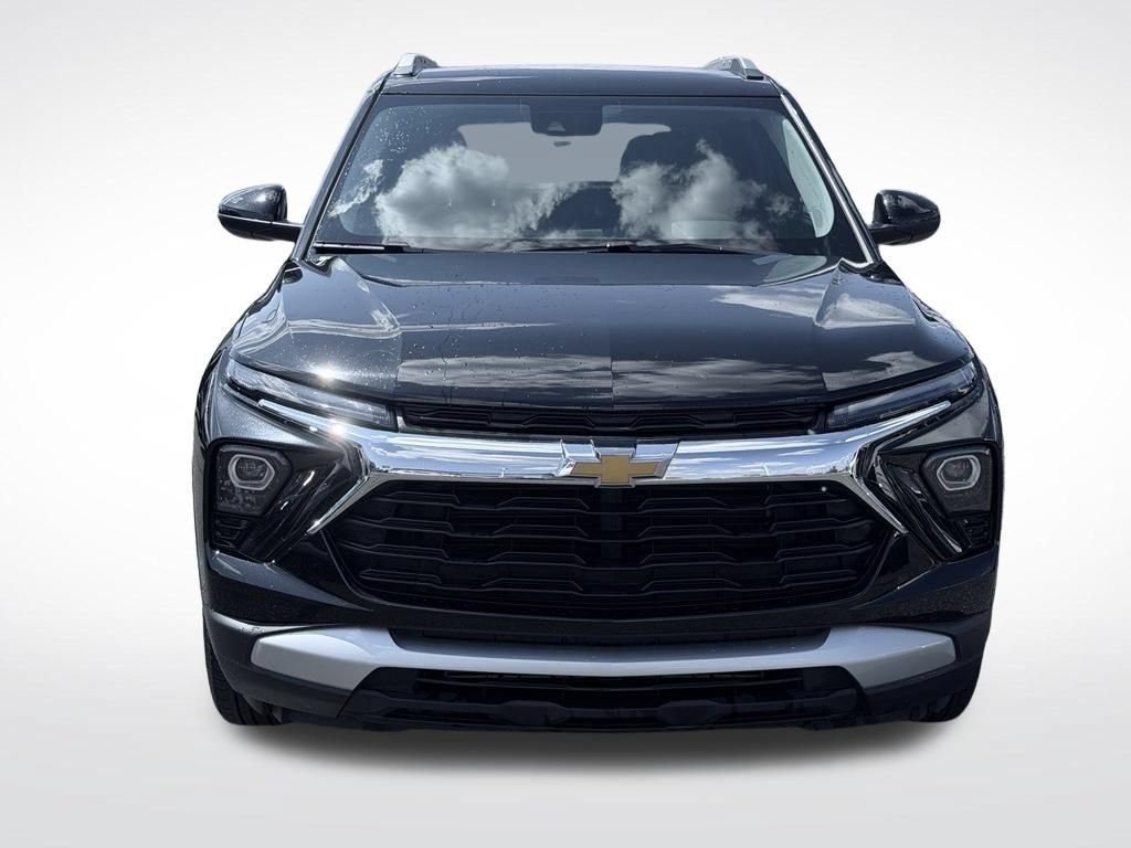Used 2025 Chevrolet TrailBlazer LT AWD/4WD image 2