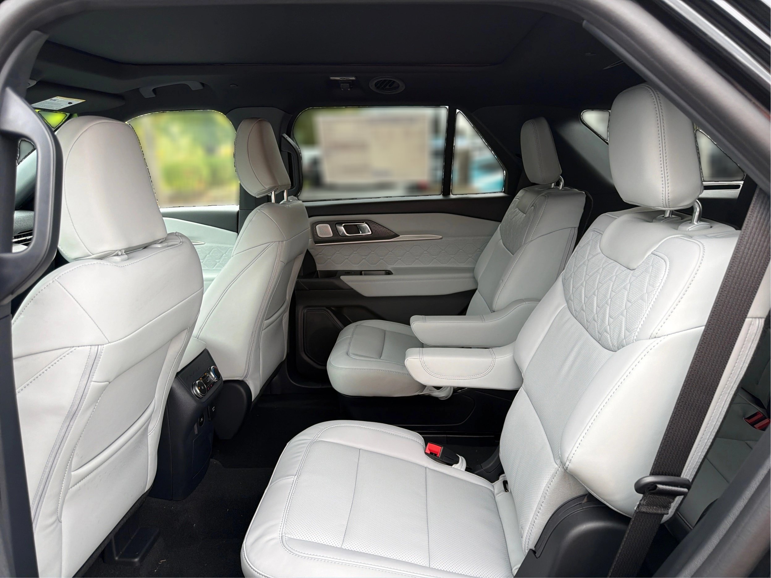 New 2027 Ford Explorer Platinum w/ LUX Leather Package AWD/4WD image 12