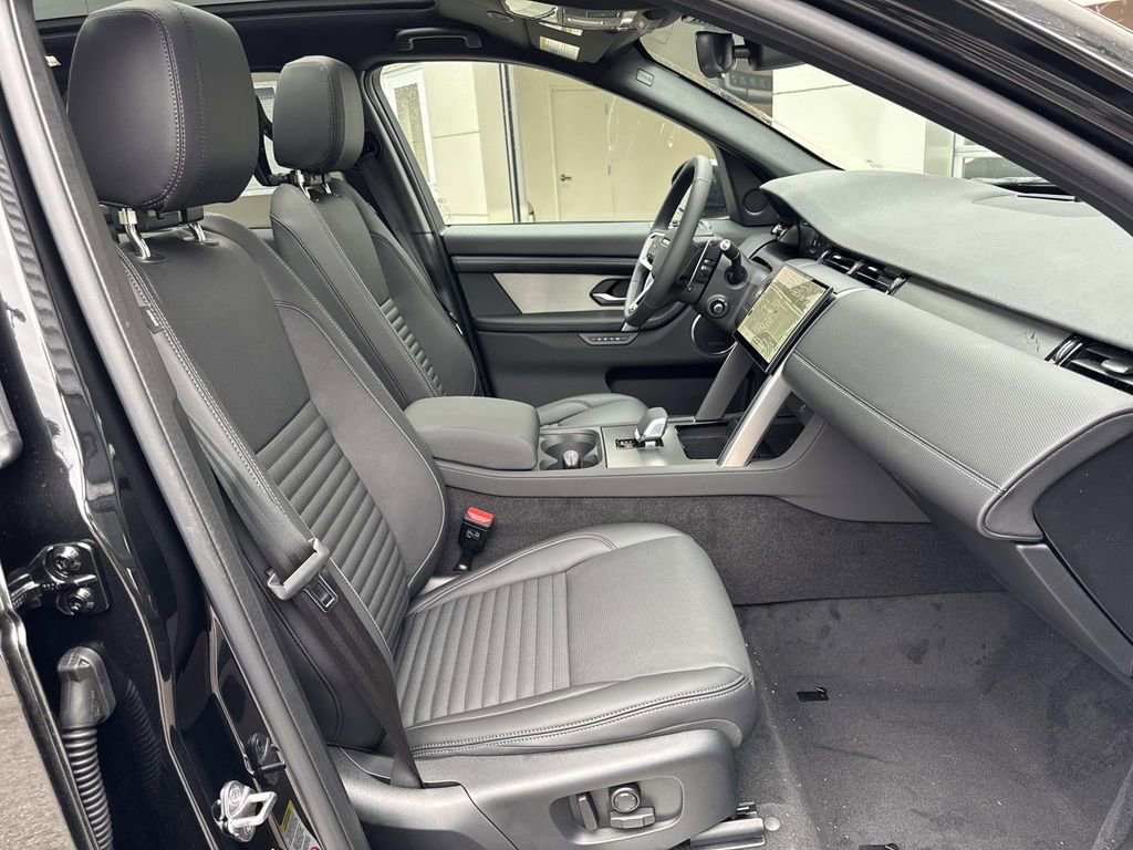 New 2026 Land Rover Discovery Sport Landmark image 9