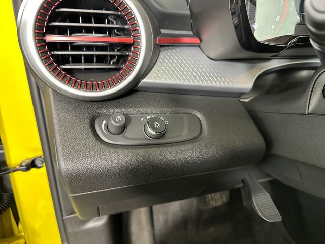 Used 2025 Chevrolet Trax RS w/ Sunroof Package image 19