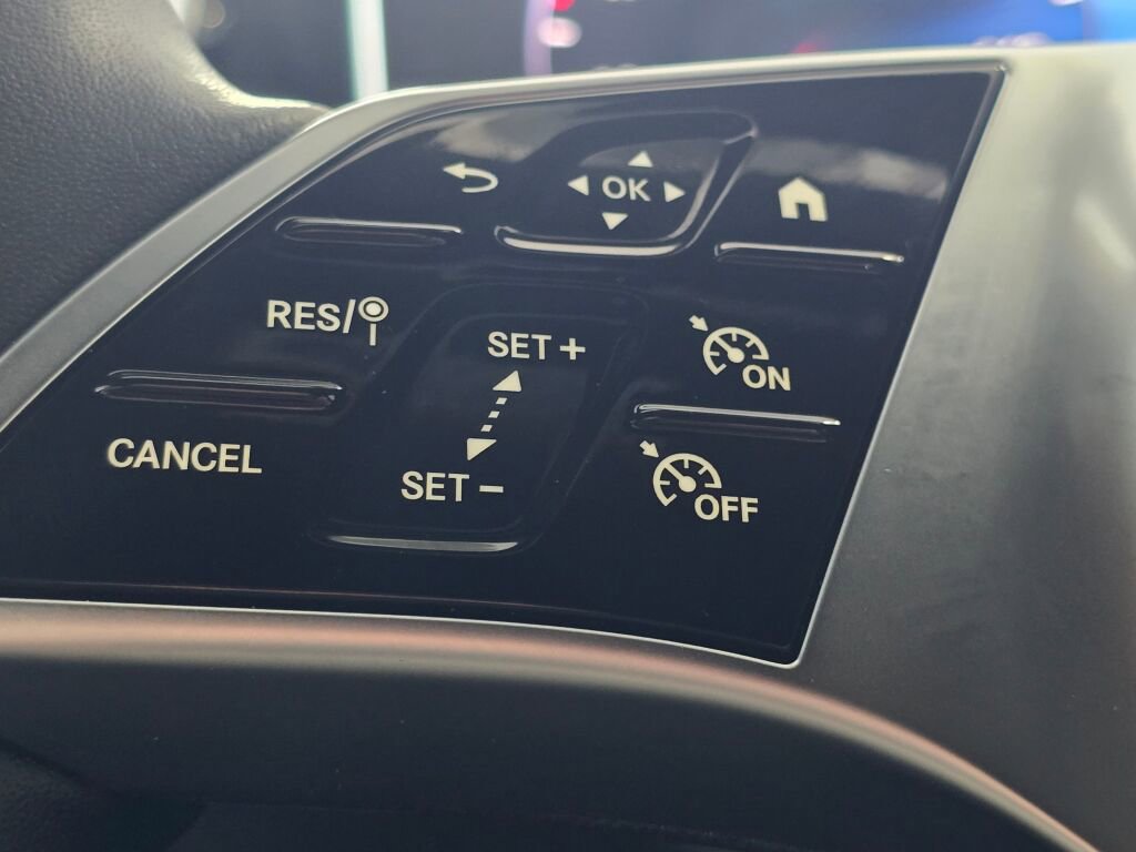 Used 2024 Mercedes-Benz GLC 300 4MATIC image 27