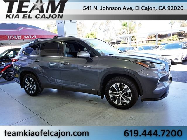 Used 2021 Toyota Highlander XLE AWD/4WD image 10
