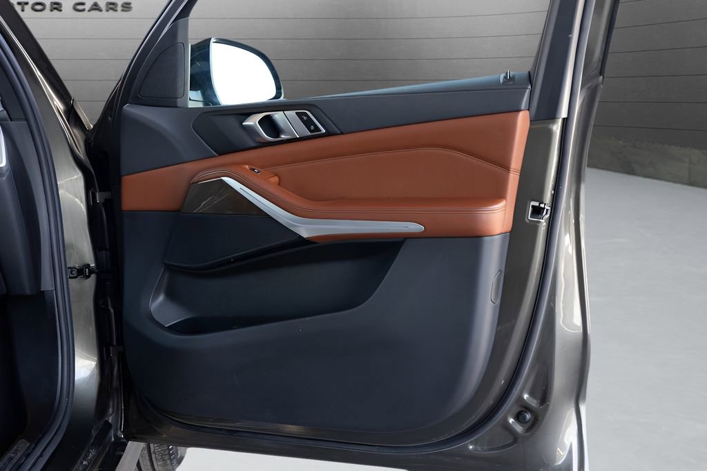 Used 2022 BMW X5 xDrive40i w/ M Sport Package AWD/4WD image 80