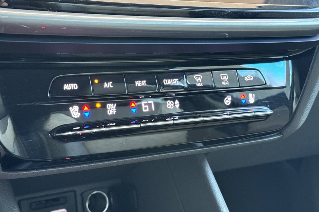 Used 2023 Chevrolet Bolt EUV Premier w/ Super Cruise Package image 21