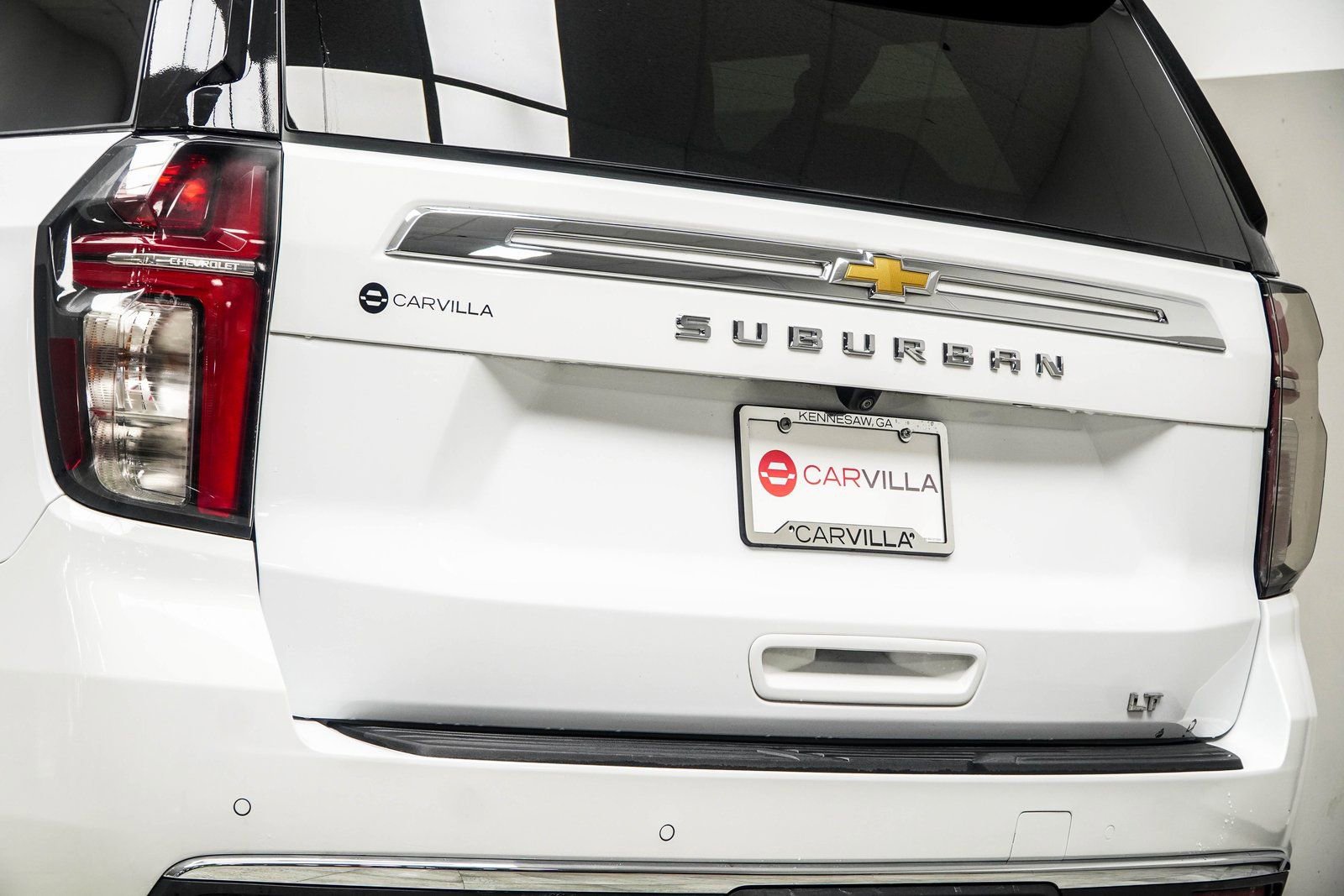 Used 2024 Chevrolet Suburban LT RWD image 16