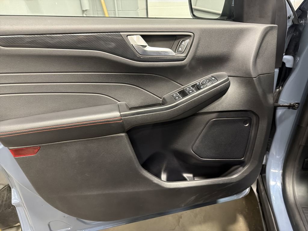 Used 2025 Ford Escape ST-Line Select image 16