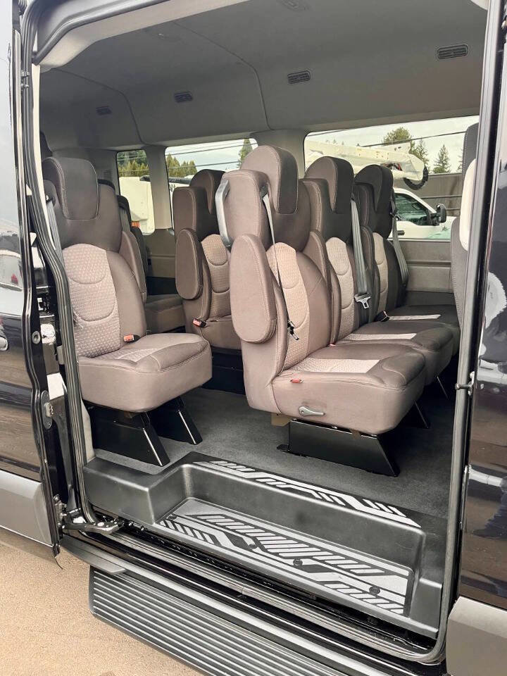 Used 2023 Ford Transit 350 XLT image 20