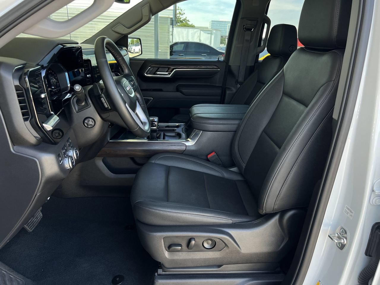 Used 2025 GMC Sierra 1500 SLT AWD/4WD image 24