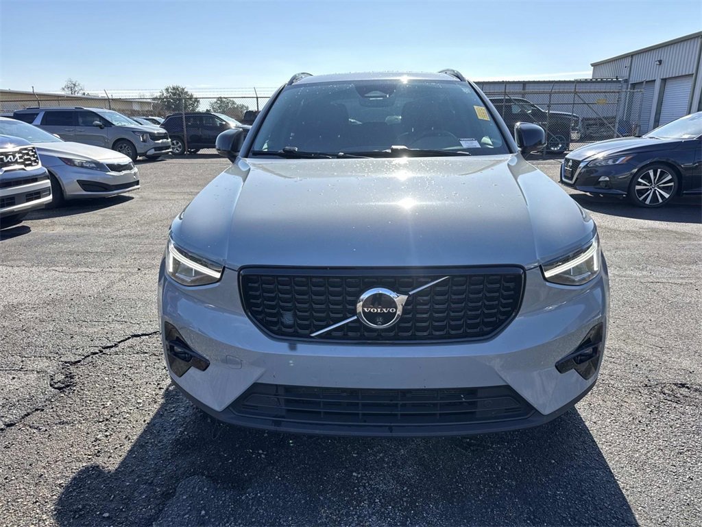 Used 2024 Volvo XC40 B5 Plus image 5