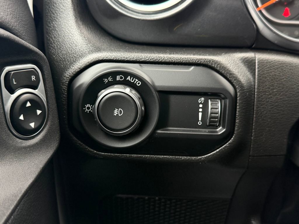 Used 2023 Jeep Wrangler Altitude image 18