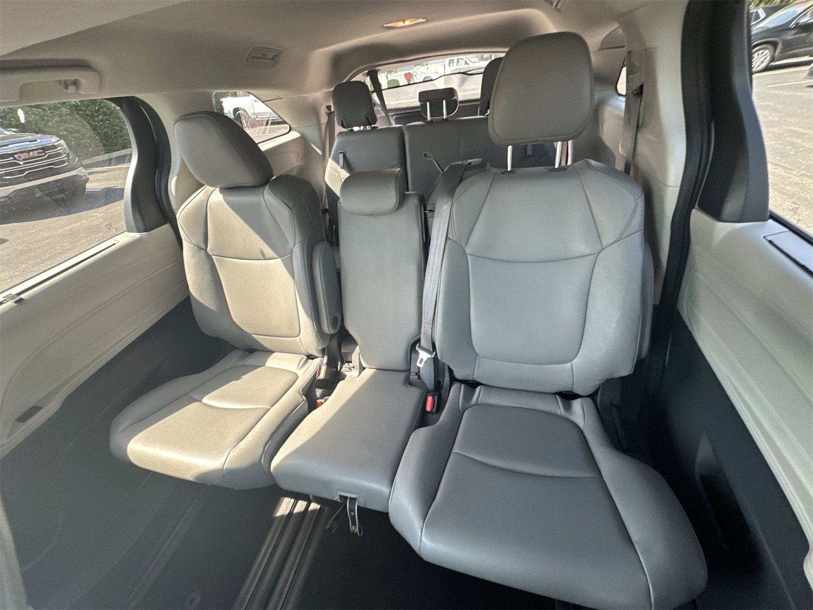 Used 2024 Toyota Sienna XLE image 23
