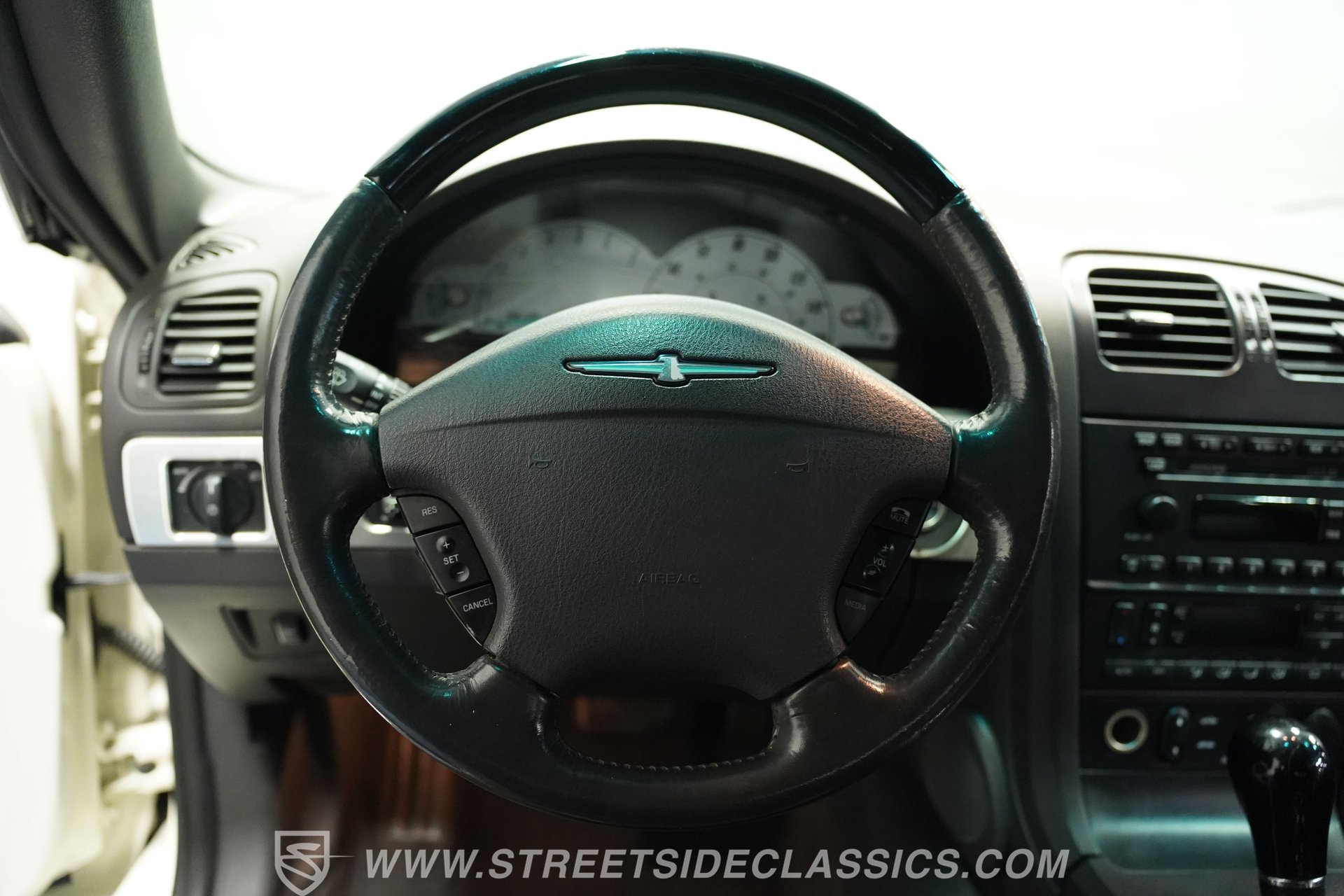 Used 2002 Ford Thunderbird image 38