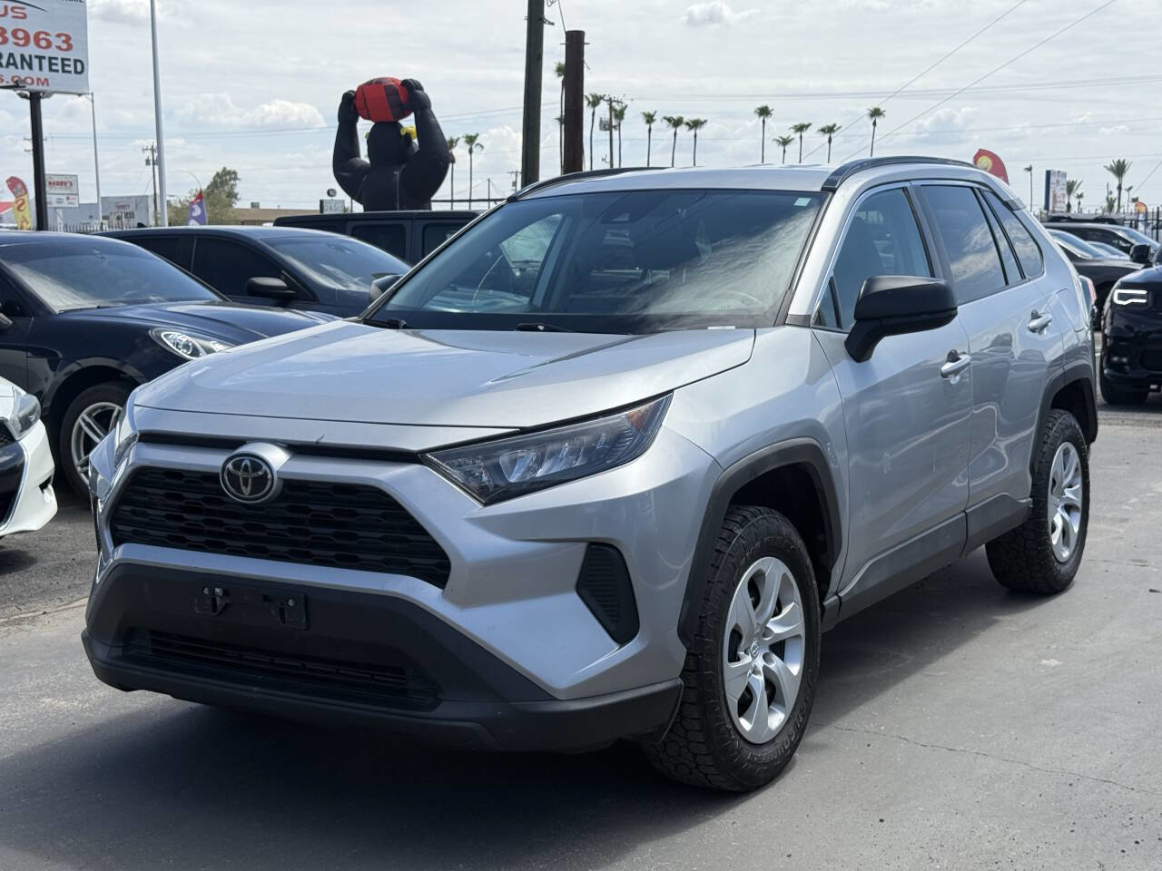 Used 2021 Toyota RAV4 LE image 1
