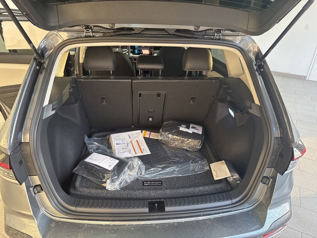 New 2025 Volkswagen Taos SEL image 16