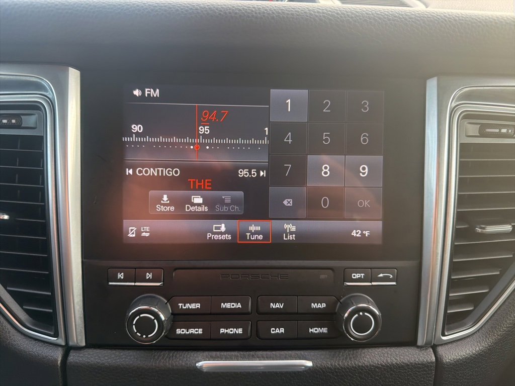 Used 2018 Porsche Macan image 40