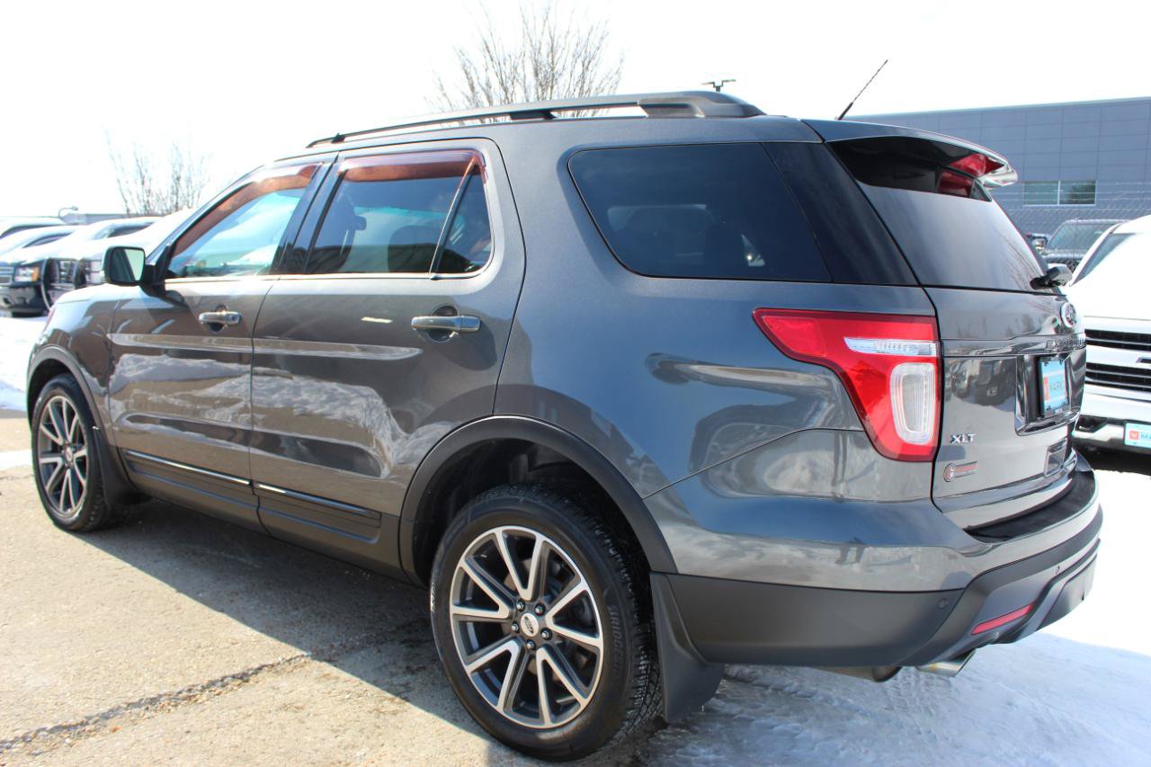 Used 2015 Ford Explorer XLT w/ Equipment Group 202A AWD/4WD image 4