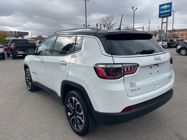 Used 2022 Jeep Compass Limited image 11