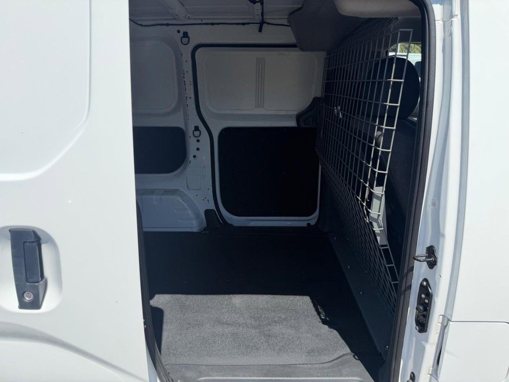 Used 2020 Nissan NV200 S FWD image 18