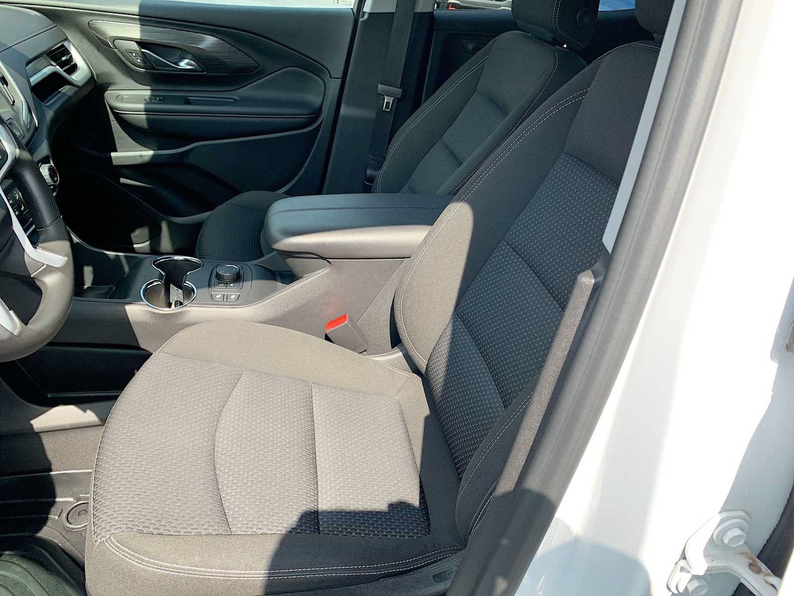 Certified 2024 GMC Terrain SLE w/ Driver Convenience Package AWD/4WD image 18