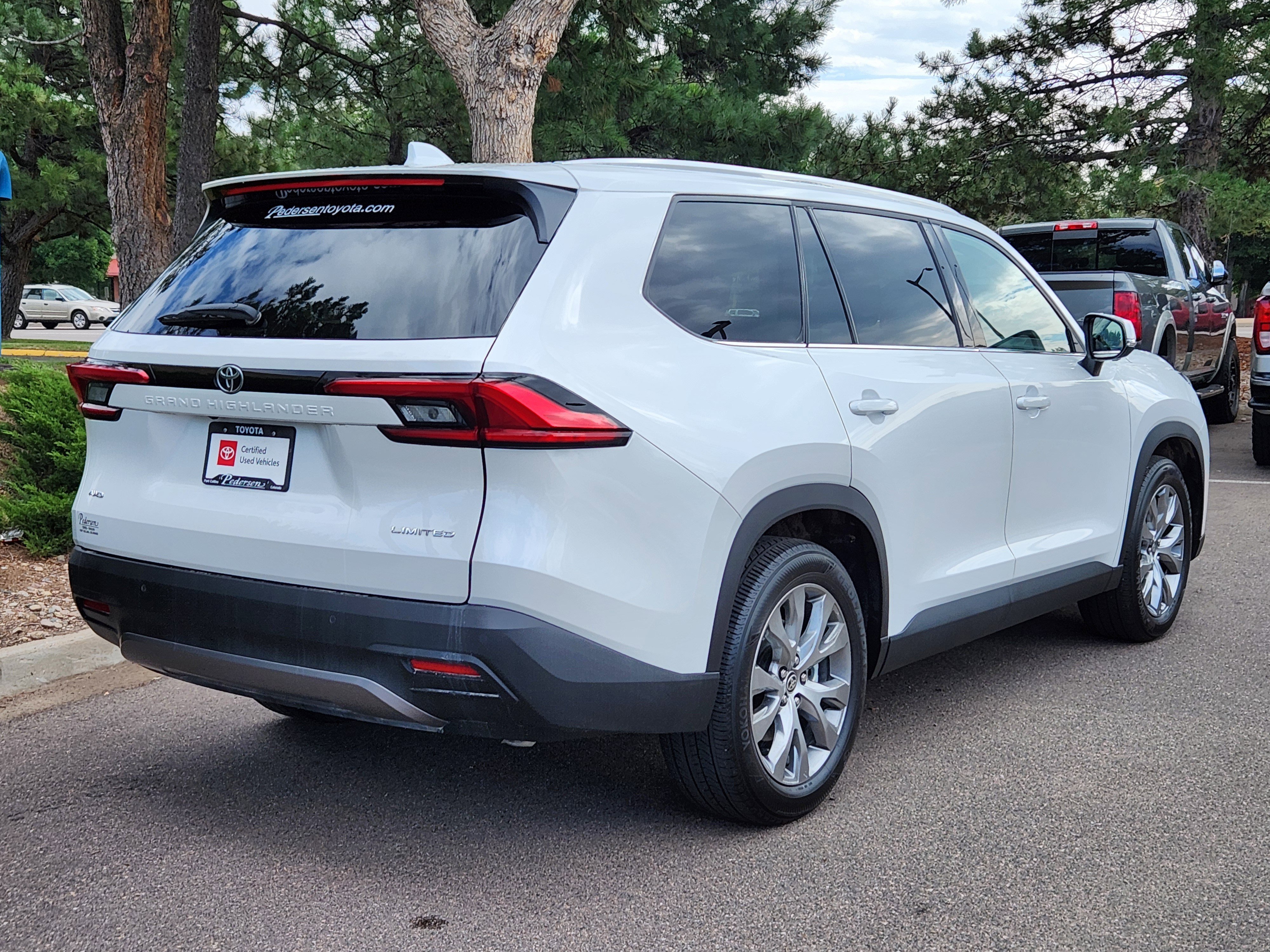 Used 2024 Toyota Grand Highlander Limited image 3