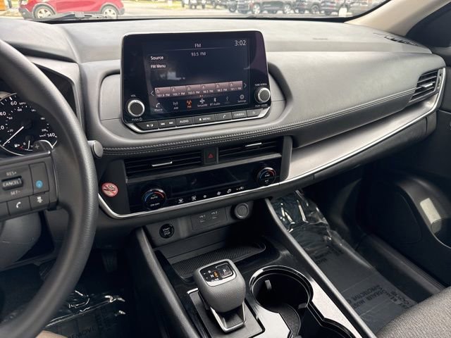 Used 2024 Nissan Rogue SV FWD image 17