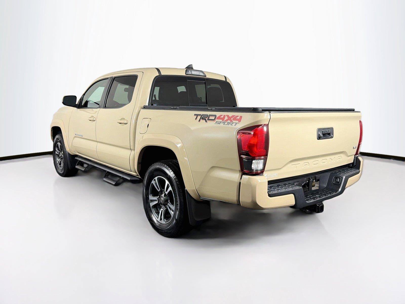 Used 2019 Toyota Tacoma TRD Sport AWD/4WD image 9