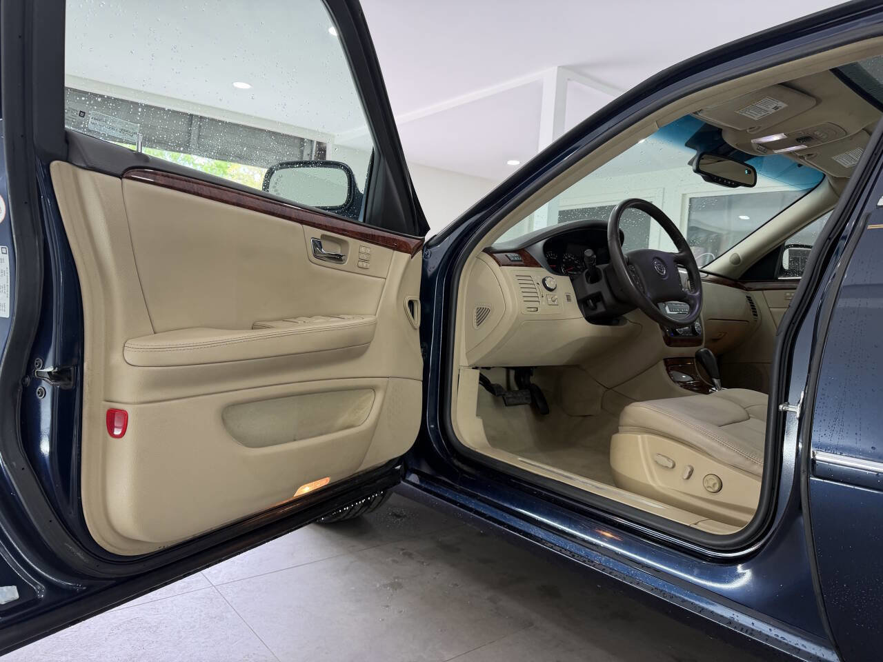 Used 2007 Cadillac DTS Luxury I w/ Trunk Convenience Package FWD image 13