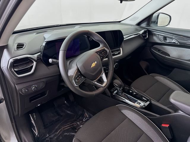 Used 2024 Chevrolet TrailBlazer LT w/ LT Cold Weather Package FWD image 11