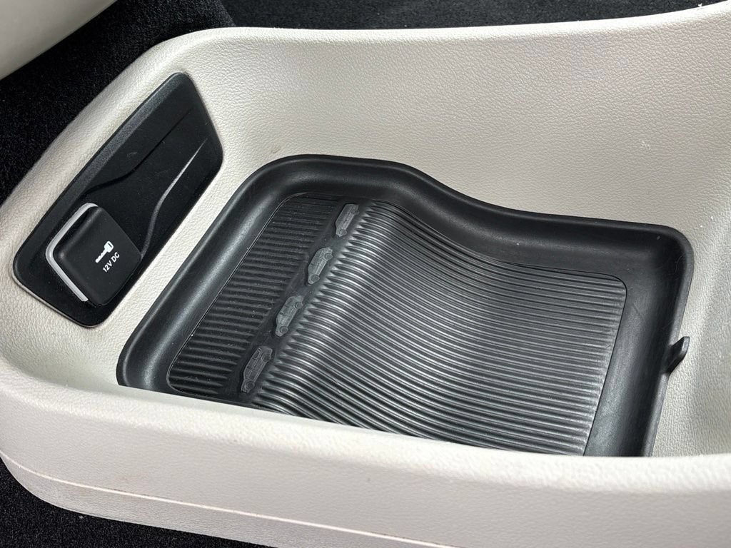 Used 2023 Chrysler Pacifica Touring-L FWD image 36