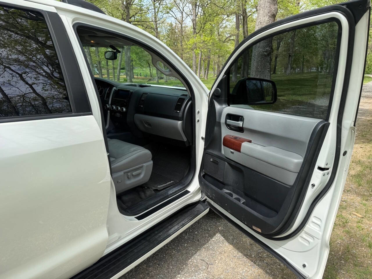 Used 2012 Toyota Sequoia Platinum AWD/4WD image 61