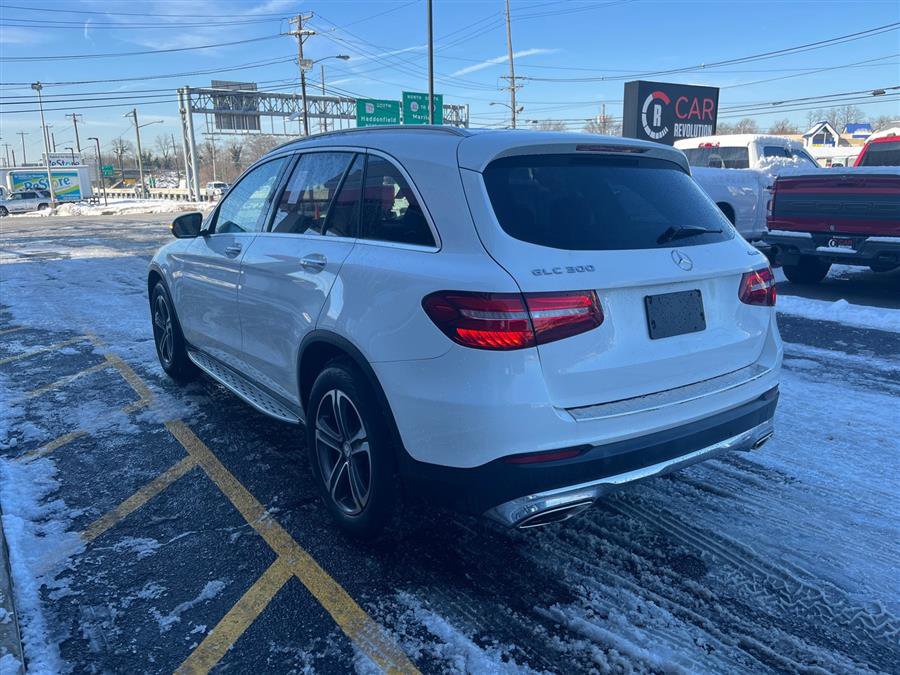 Used 2017 Mercedes-Benz GLC 300 4MATIC image 5