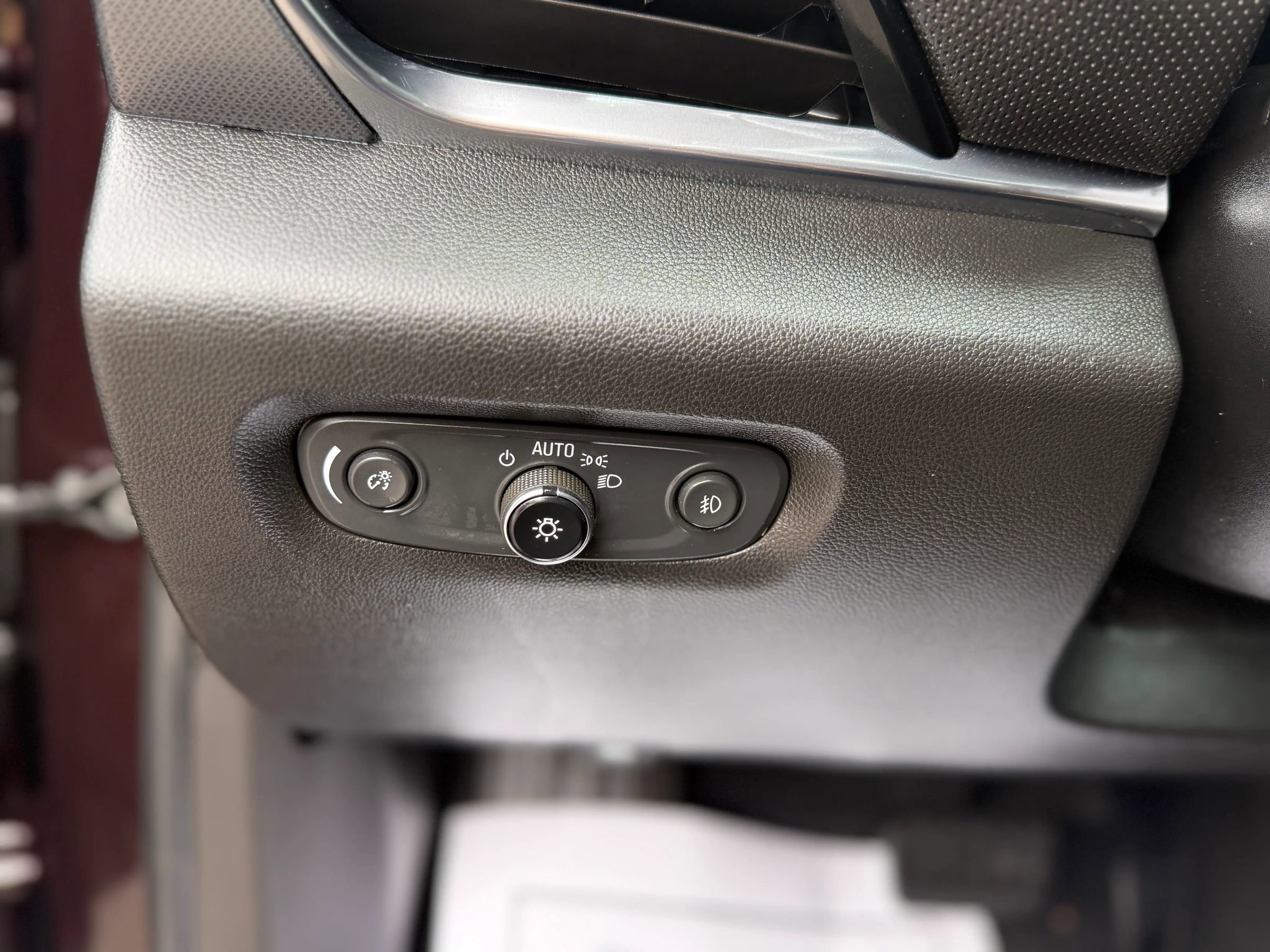 Used 2020 Chevrolet Traverse Premier image 27