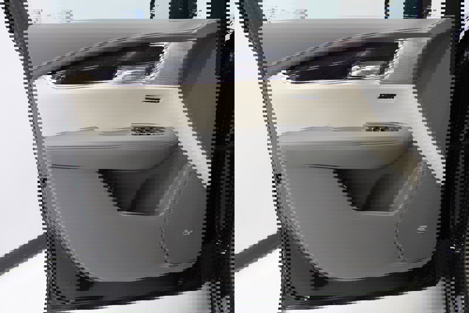 Certified 2024 Cadillac XT6 Premium Luxury w/ LPO, Floor Liner Package image 15