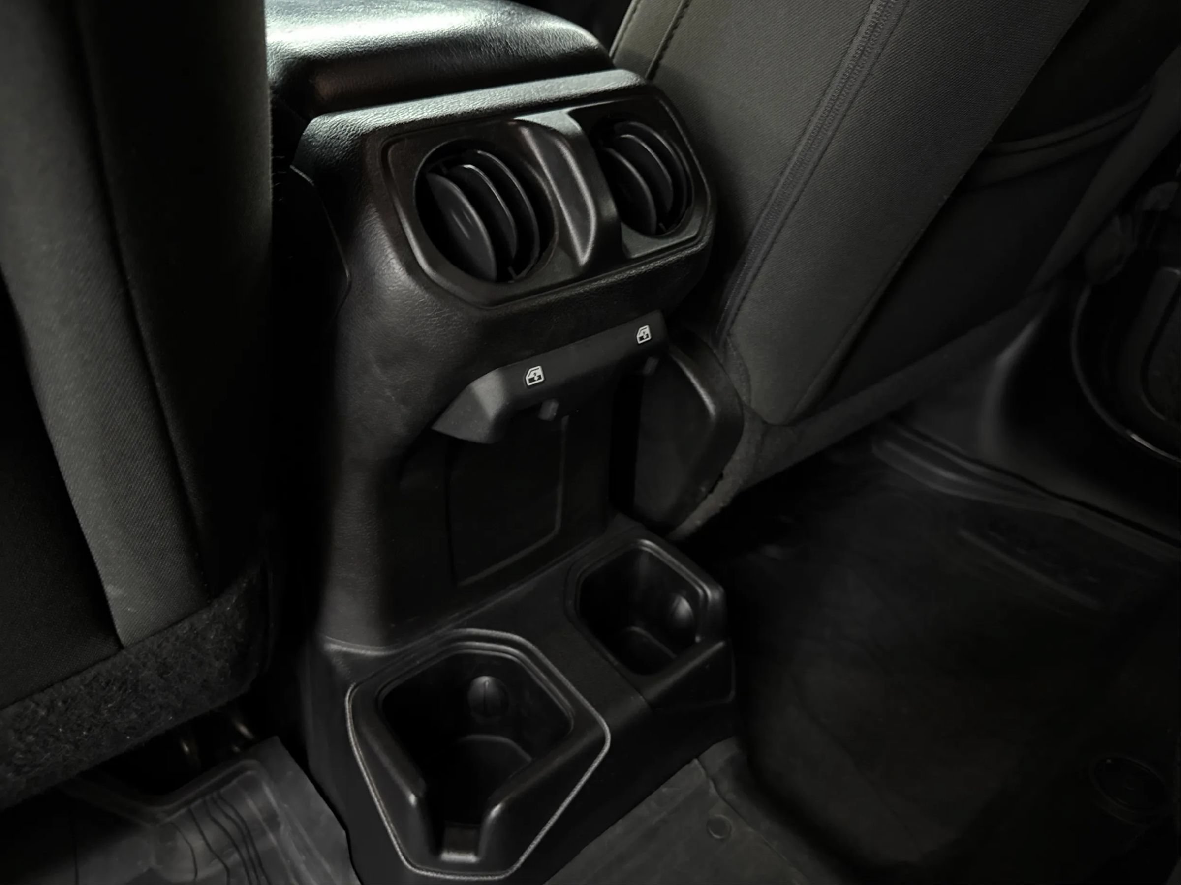 Used 2018 Jeep Wrangler Unlimited Sport S AWD/4WD image 26
