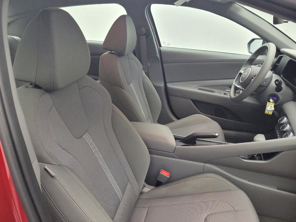Used 2025 Hyundai Elantra SE FWD image 21