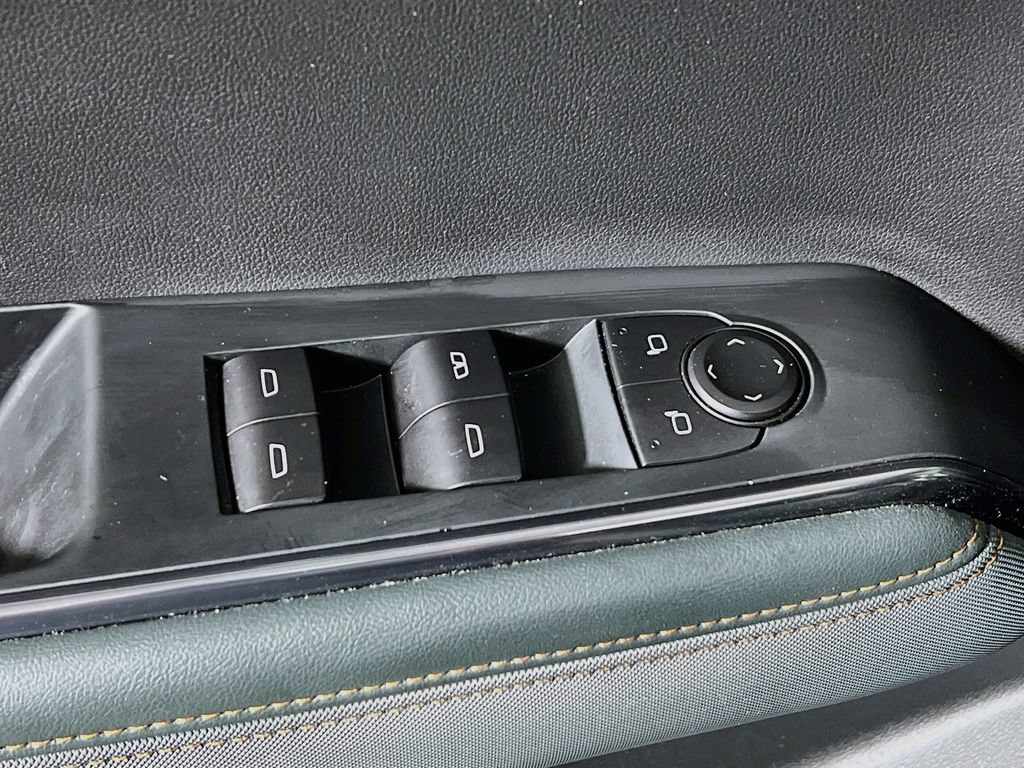 Used 2025 GMC Acadia AT4 w/ LPO, Floor Liner Package AWD/4WD image 16