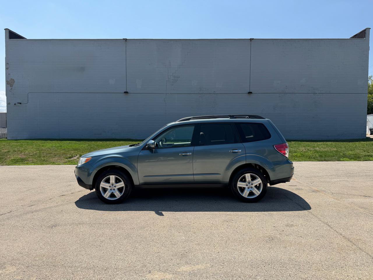 Used 2009 Subaru Forester 2.5X Limited AWD/4WD image 4